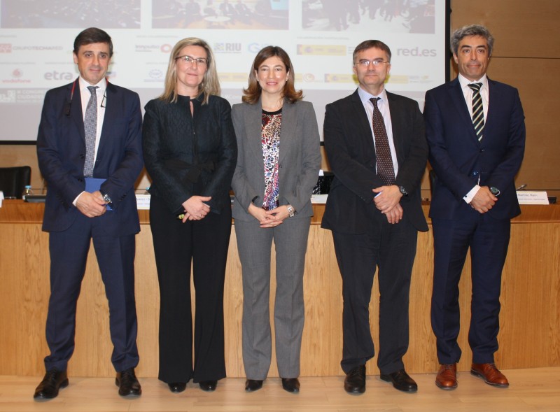 Participantes en la Mesa Redonda “Avances sobre las Ciudades Inteligentes en España”