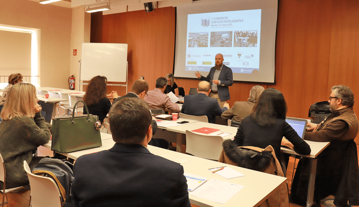 Desarrollo de la segunda reunión del Comité Técnico del V Congreso Edificios Inteligentes